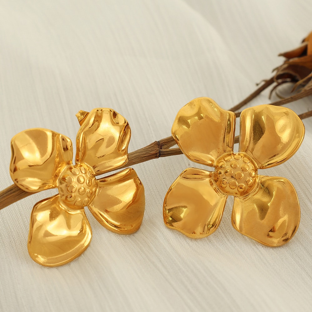 1 Paar Simple Series Retro Flower Edelstahl 18K vergoldete Damen-Ohrstecker h5 